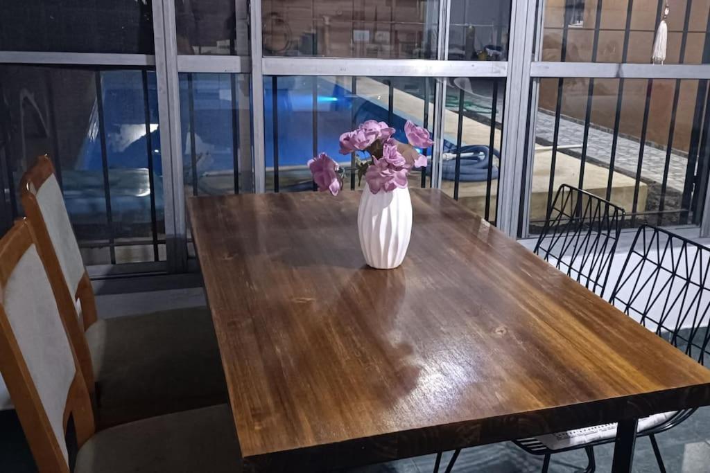 Casa Olivia- Alojamiento Con Piscina - Aeropuerto Ezeiza Luaran gambar